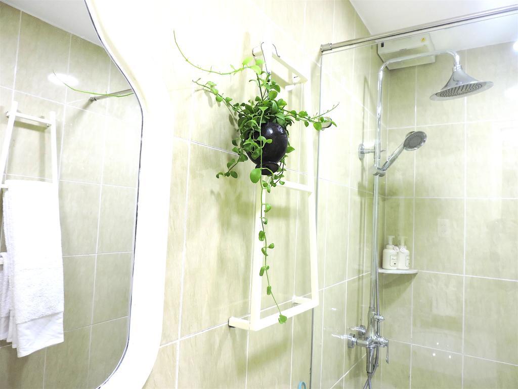 Chez Lotus Hotel Ho Chi Minh City Exterior photo